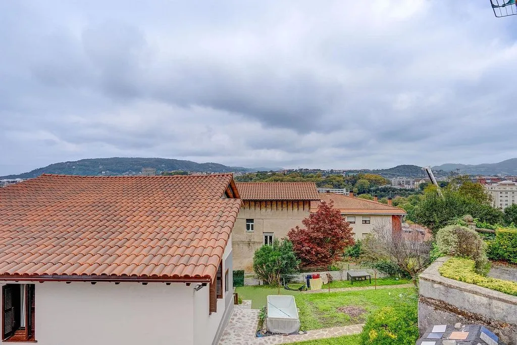 Aed - Spacious Flat with Views in San Roque