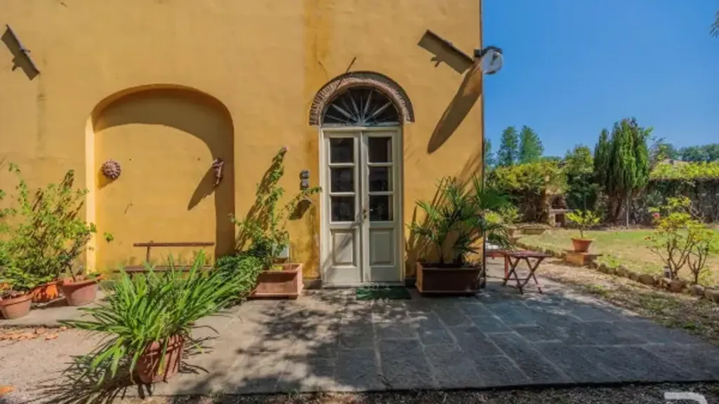 Aed - Historic Villa with Garden in Lucca