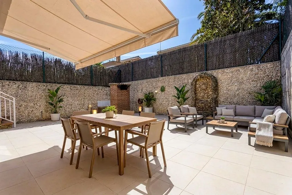 Terrace - Luxury Detached House with Terrace in Igualada