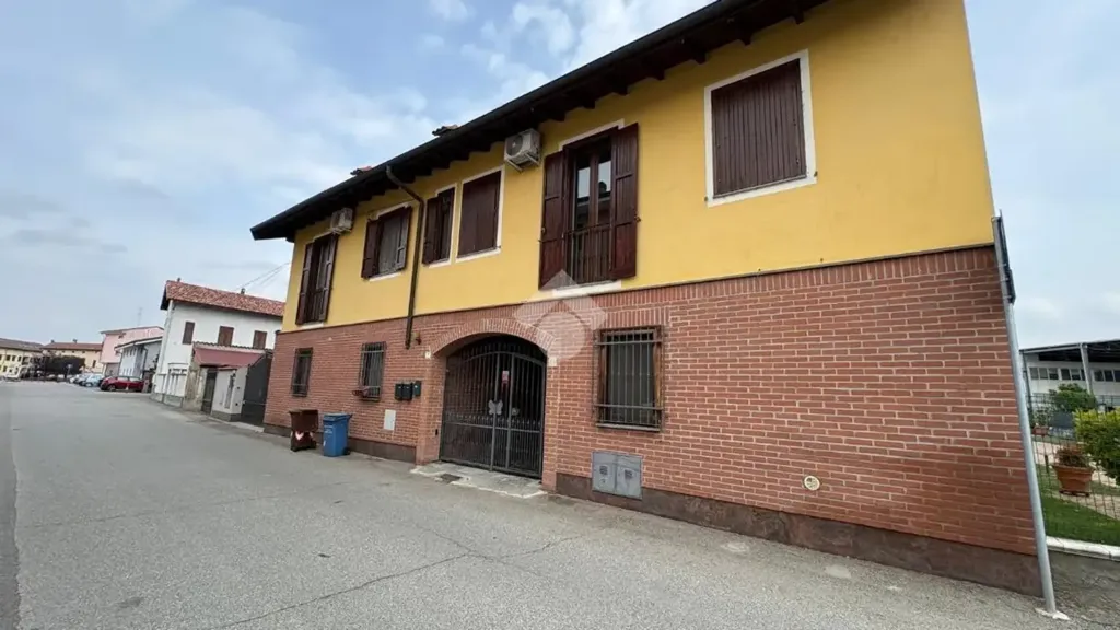 Exterior - Spacious 4-Bedroom Apartment in Sozzago