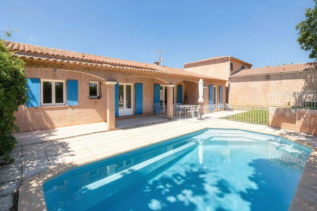 Bassein - Ground Floor Villa with Pool in Provence