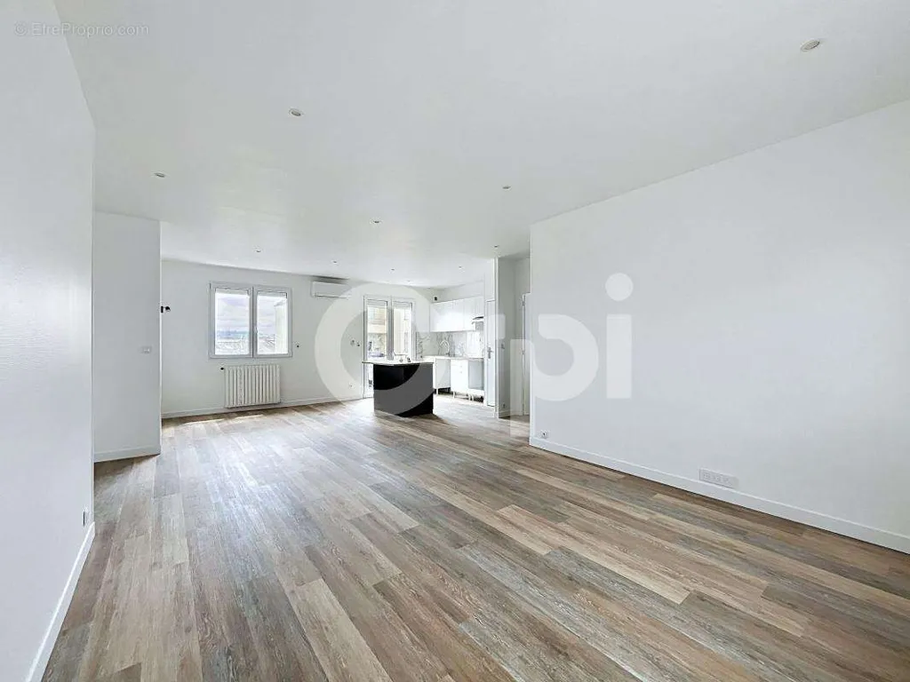Séjour - Appartement Lumineux avec Balcon à Brive-la-Gaillarde
