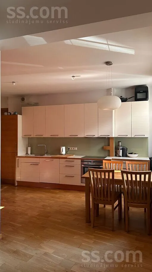 Söögituba - Renovated Apartment with Courtyard View in Riga Centre