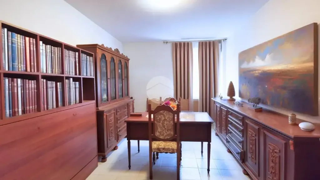Bureau - Four-Room Apartment with Balcony in Lucera