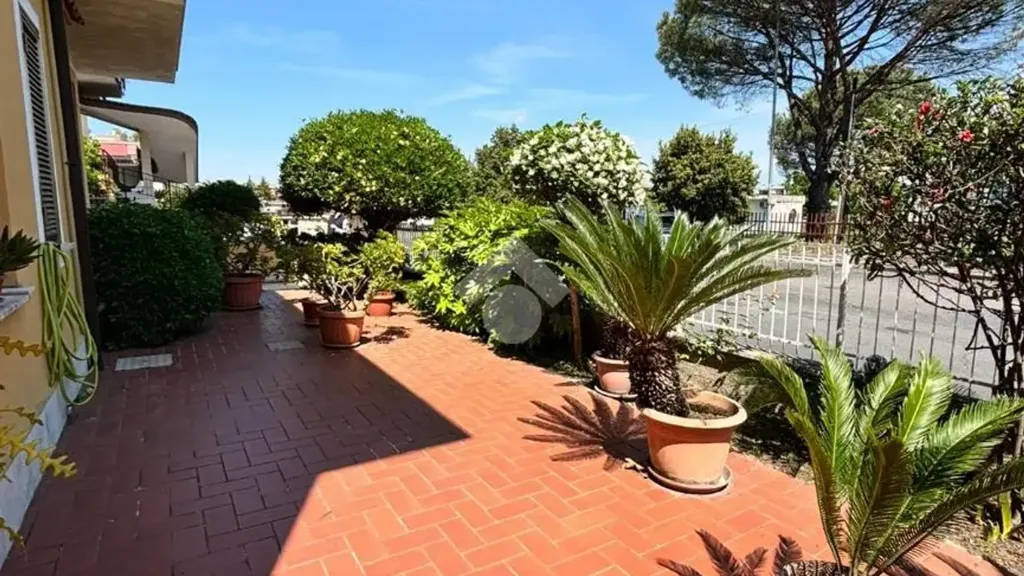 Terrass - Triplex with Garden in Latina