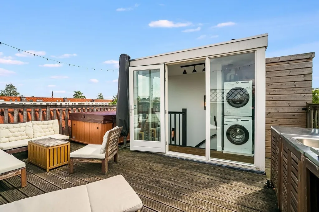 Characterful Apartment with Balcony in Amsterdam