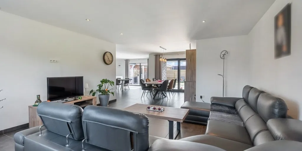Elutuba - Modern Open-Plan House in Heukelom