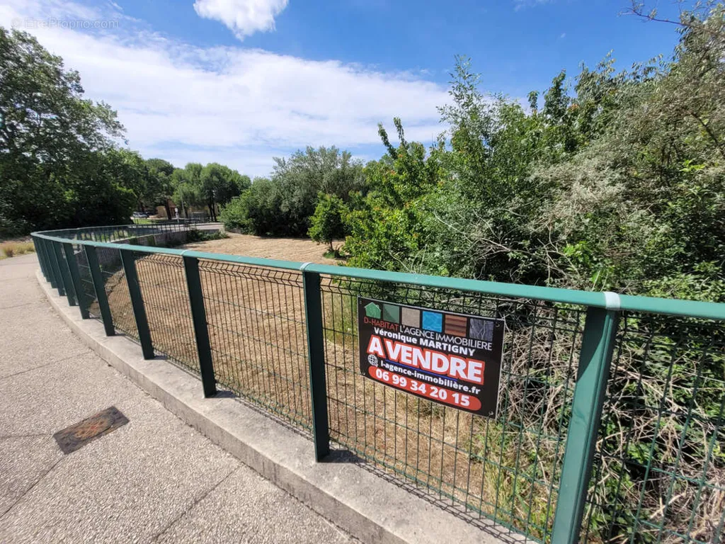 Jardin - Terrain à Bâtir avec Jardin sur l'Axe Nîmes Alès