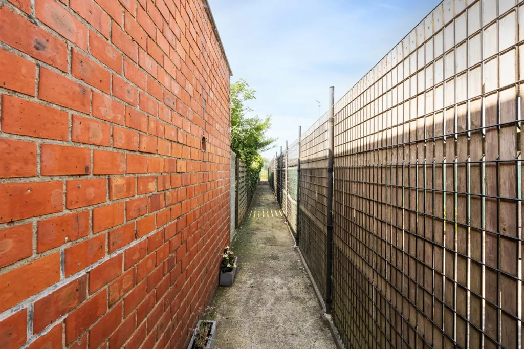 Aed - Terraced House with Rooftop Terrace in Lebbeke