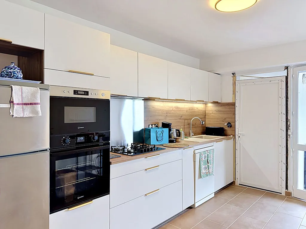 Köök - Bright 3-Bedroom Flat in Biarritz