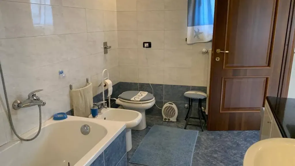 Bathrooms - Villa with Garden near Vigevano
