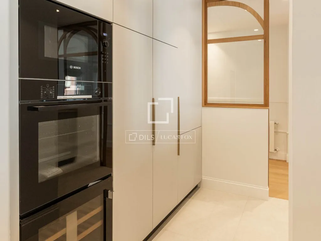 Kitchen - Luxury Flat with High Ceilings in Salamanca
