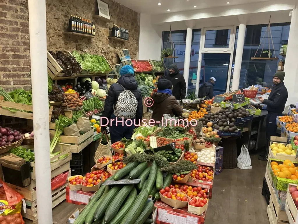 Rooms - Shop with Basement in Paris 18th