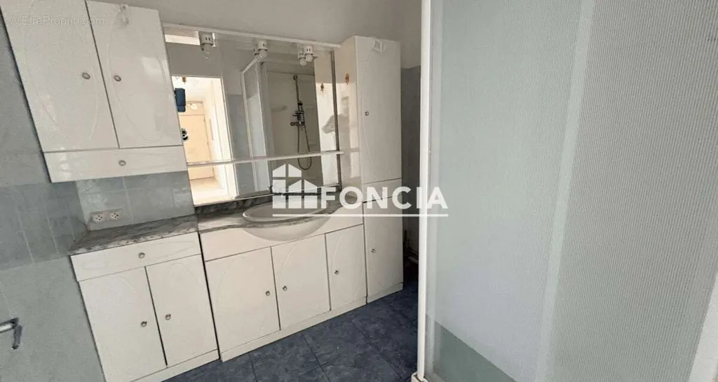 Salles de bain - Appartement Traversant avec Loggias au Bouscat