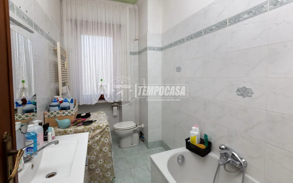 Salles de bain - Trilocale with Balcony in Moncalieri