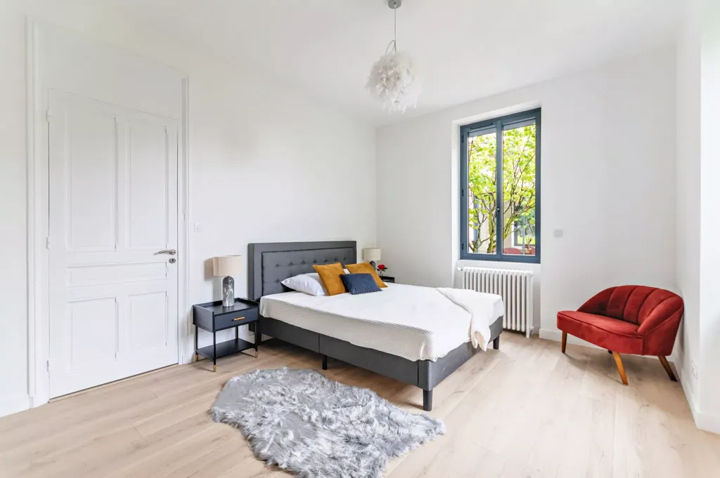 Chambres - Maison de Caractère avec Terrasse à Écully