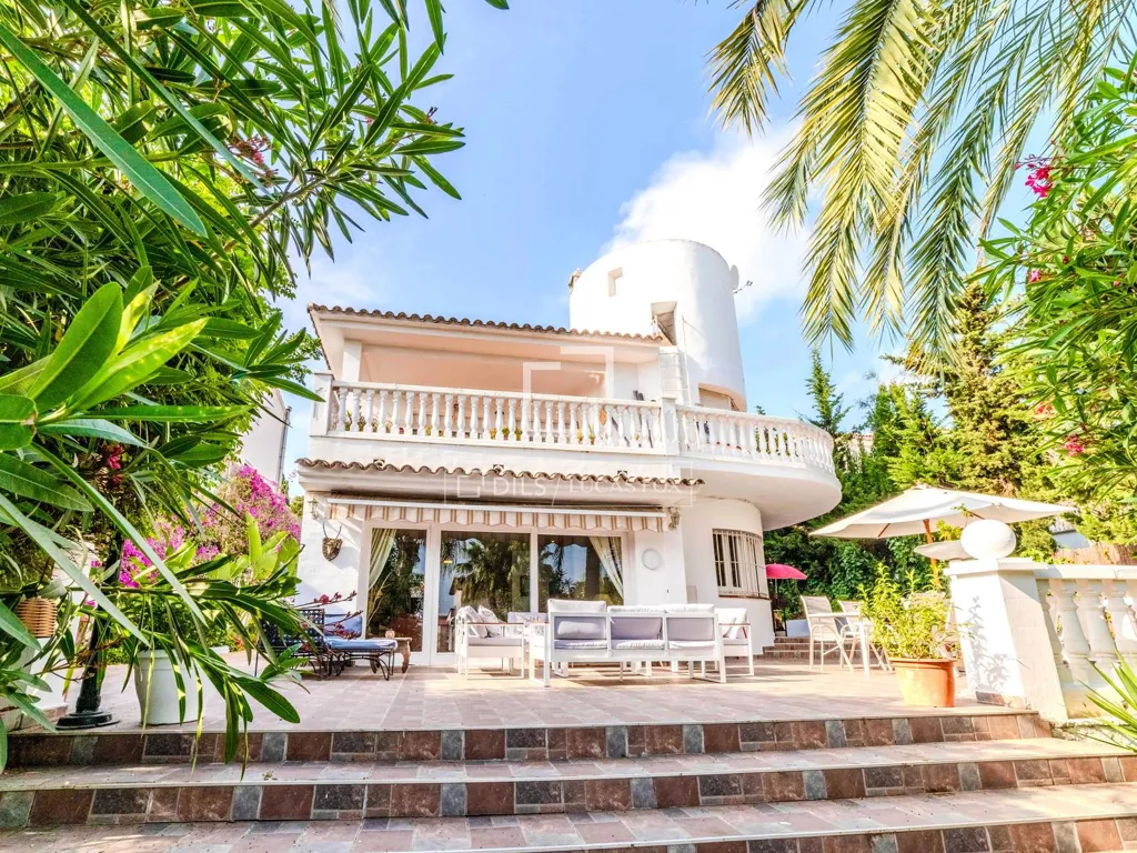 Välivaade - Six-Bedroom House with Pool in Levantina