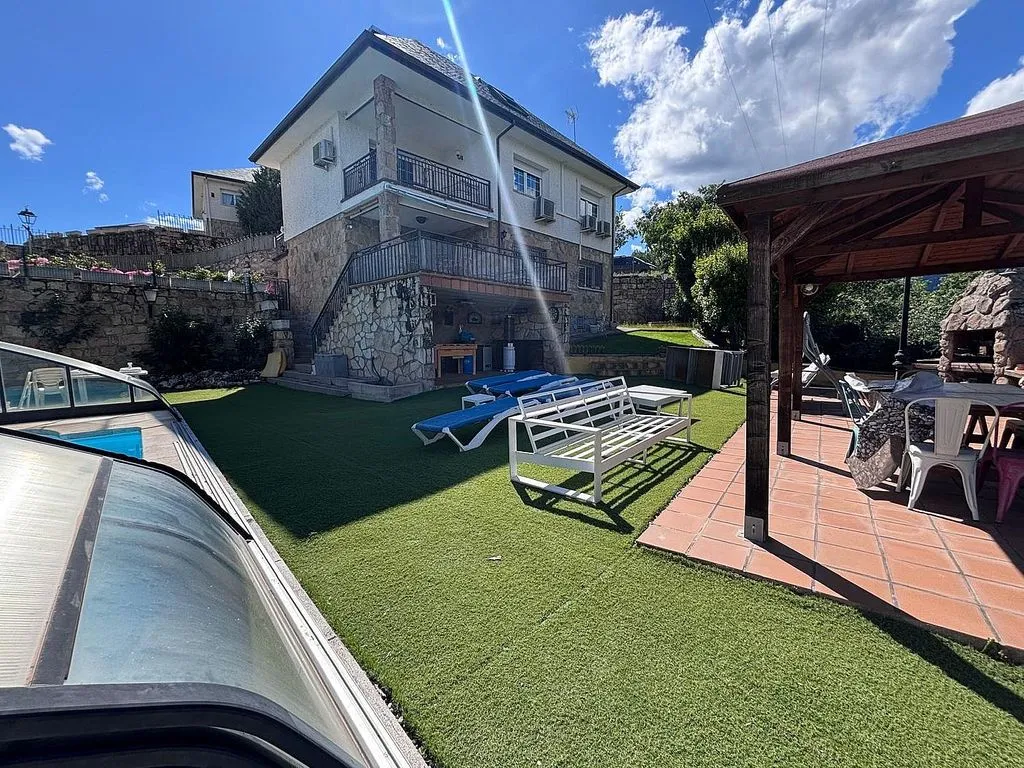 Terrace - Chalet with Pool and Terrace in El Boalo