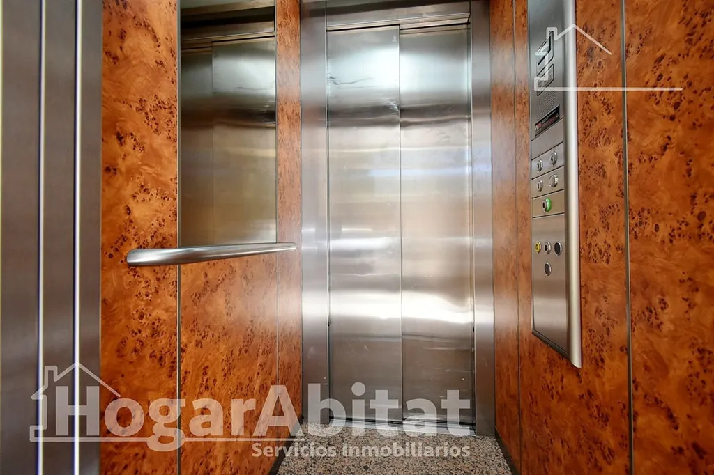 Esik - Spacious Flat with Balcony in Oliva