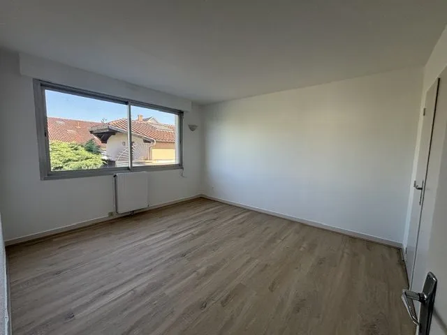 Rooms - T3 Flat with Balcony in Residency