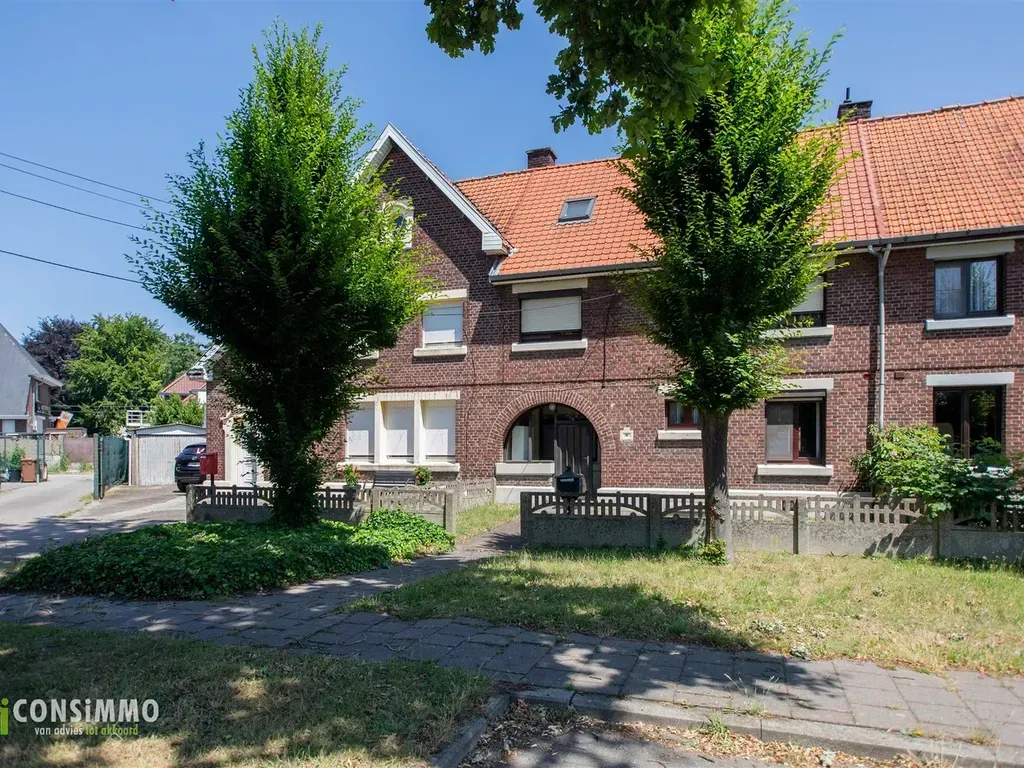 Extérieur - Maison Charmante avec Jardin à Genk