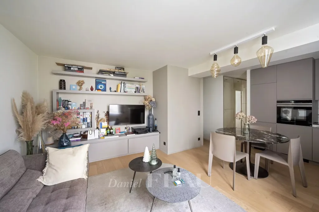 Séjour - Appartement Rénové avec Cuisine Ouverte au 6ème Arrondissement