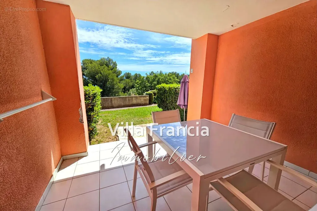 Terrasse - Appartement en Rez-de-Jardin avec Terrasse à Cap Estérel
