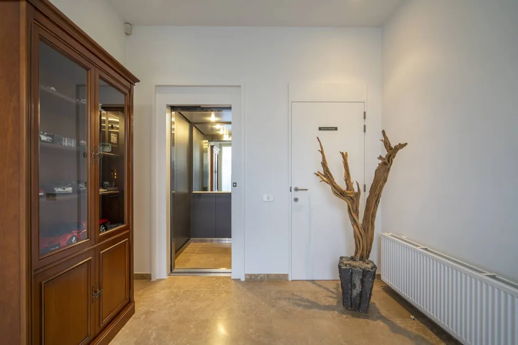 Esik - Villa with Swimming Pool in Kortrijk