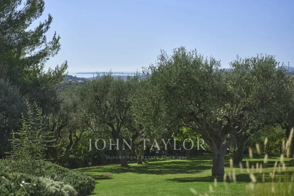 Aed - Villa with Sea View in Bellet Vineyard