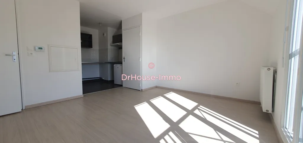 Toad - 2-Bed Apartment with Parking in Persan