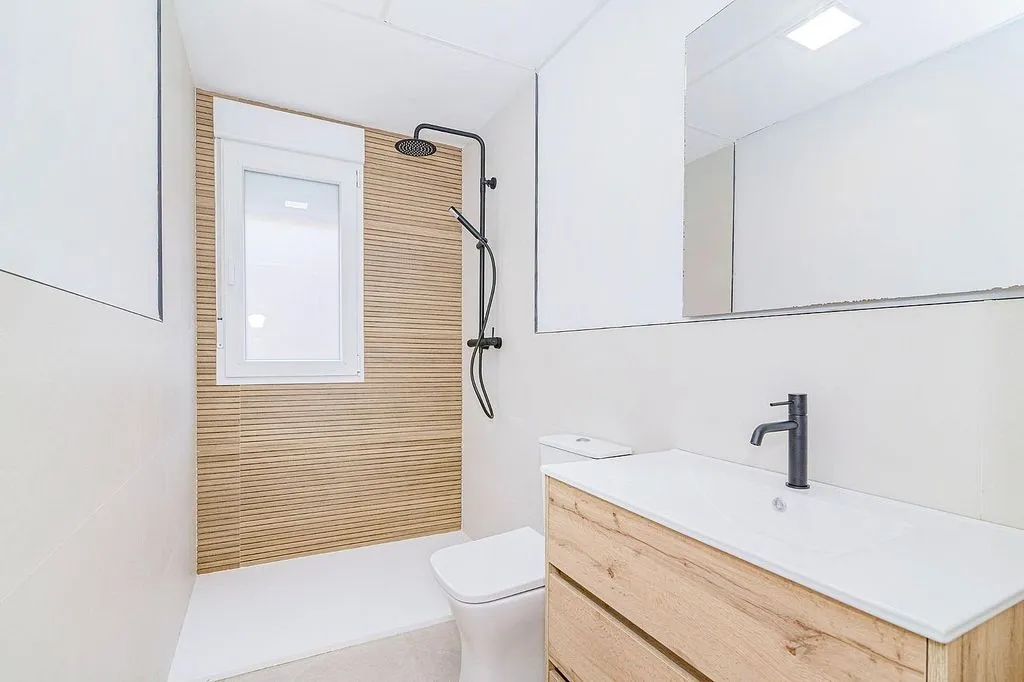 Salles de bain - Modern Flat with South-Facing Views in Atarfe Centre