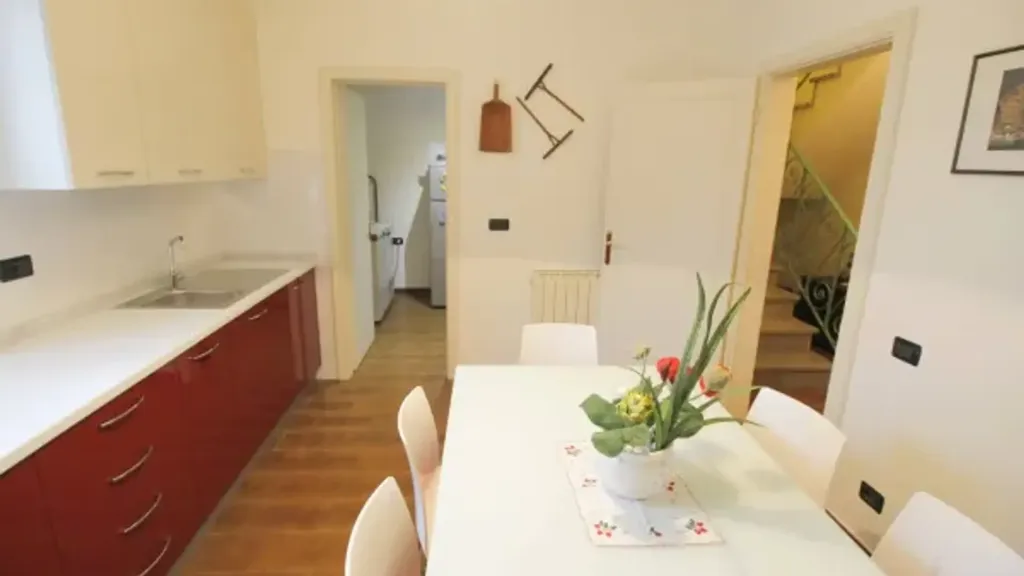 Söögituba - Rear-Access Terraced House in Lucca