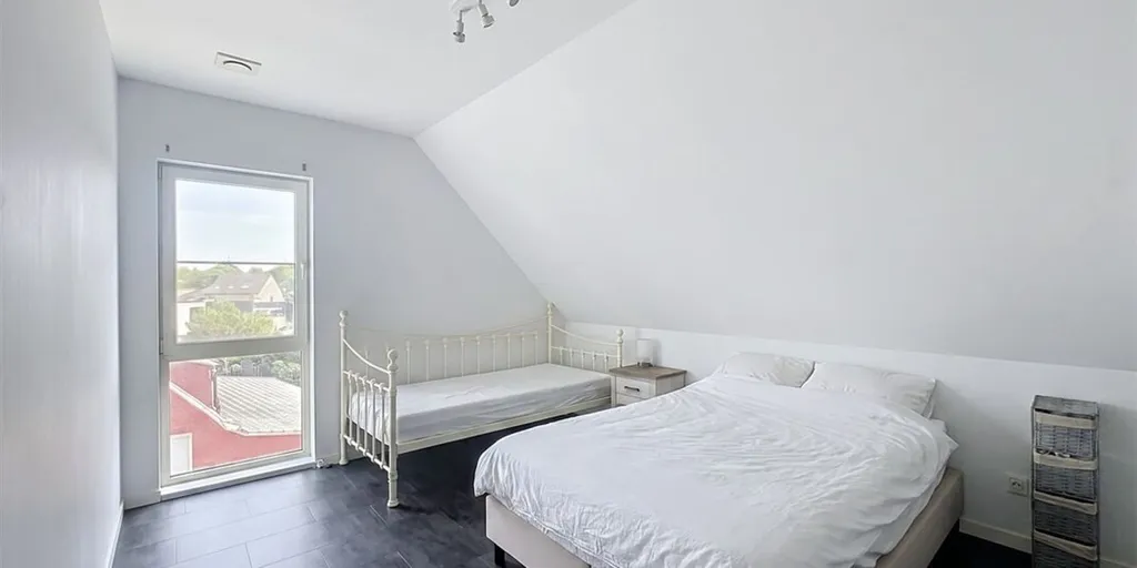Magamistoad - Spacious 3-Bedroom Apartment with Terrace in Sint-Niklaas