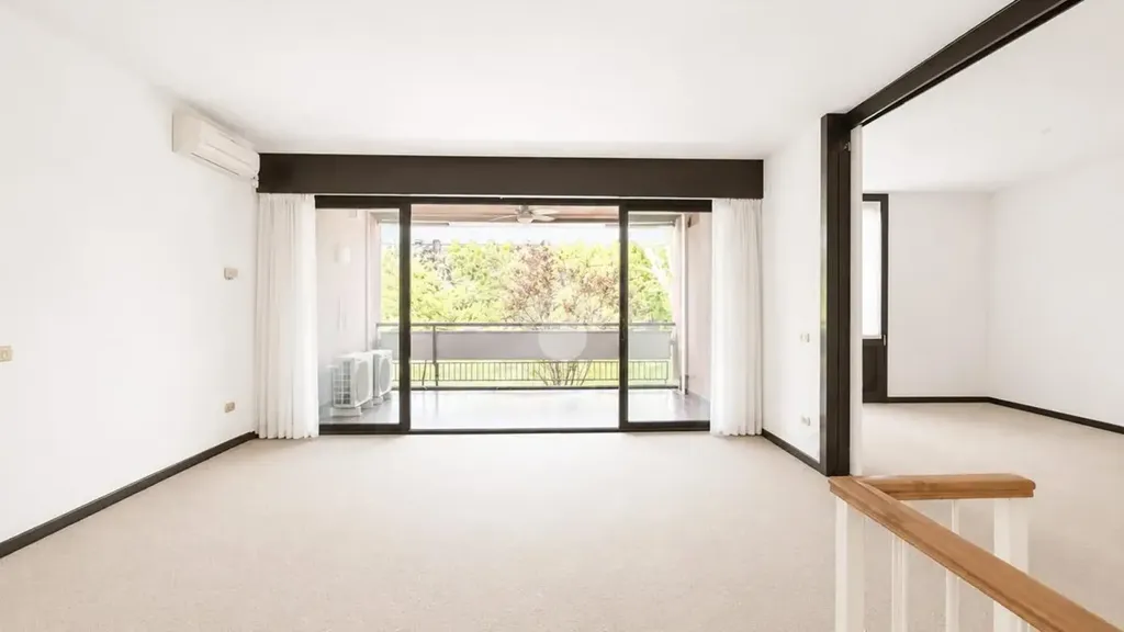 Chambres - Apartment with Three Entrances in Basiglio