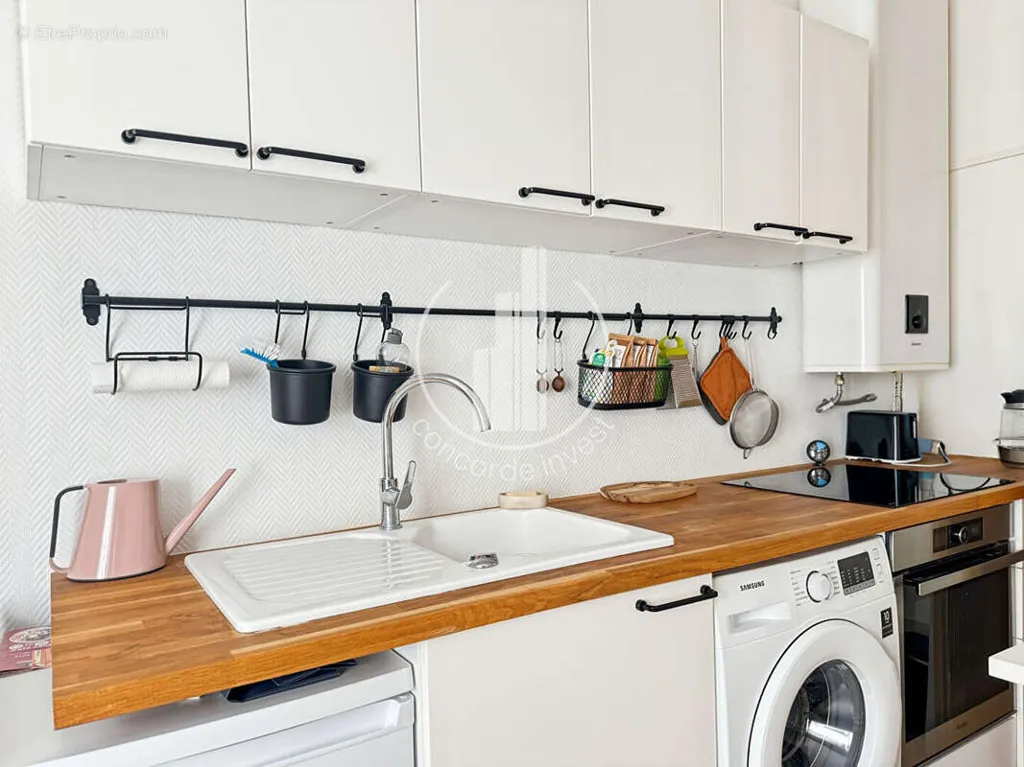 Cuisine - Appartement Lumineux avec Murs en Pierre à Paris XIV