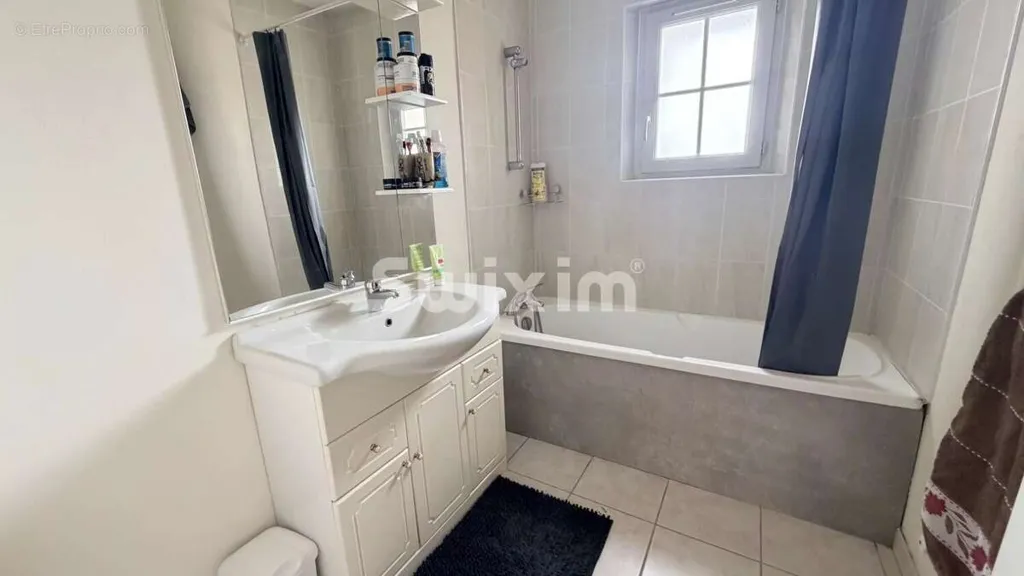 Salles de bain - Appartement Duplex avec Parking à Offlanges
