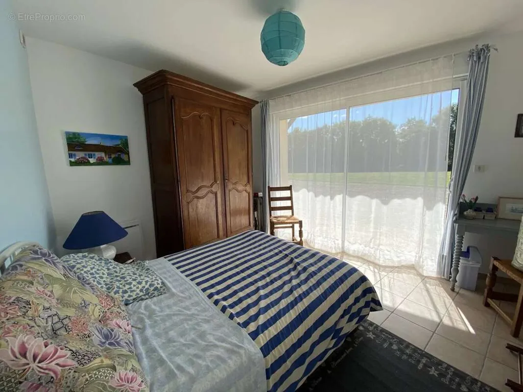 Chambres - Propriété Contemporaine avec Parc à 8 km de Châtellerault