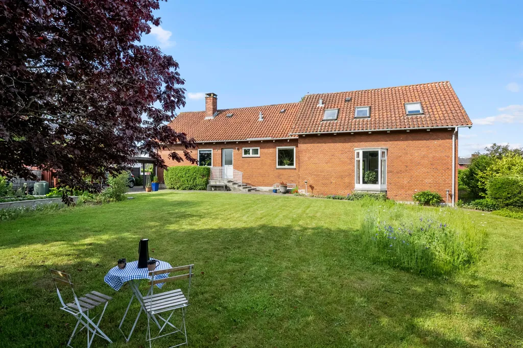 Jardin - Detached Villa with Garden in Brøndby