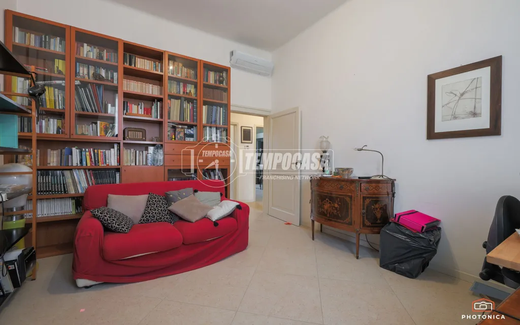 Bureau - Rear-Facing Apartment with Balcony in Bologna
