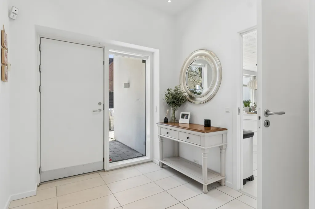 Entrée - Contemporary Villa with Garden in Gentofte