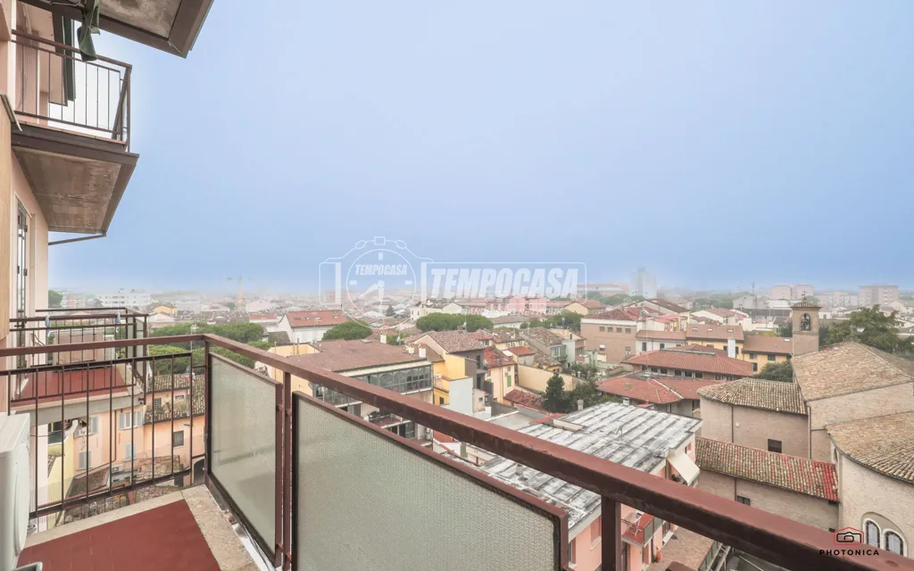 Balcon - Spacious Flat with Historic Views in Ravenna