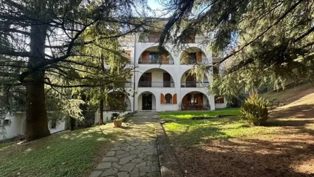 Välivaade - Spacious Trilocale in Historic Park, Brescia