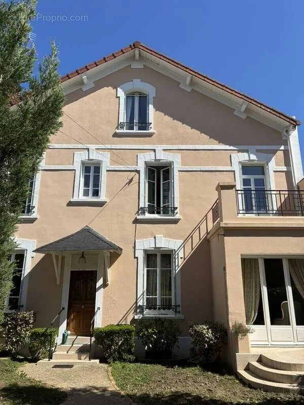 Extérieur - Maison de Charme avec Jardin à Vichy