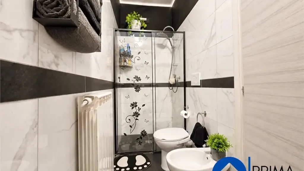 Bathrooms - Villa with Two Gardens on Viale Donatelli, Terni