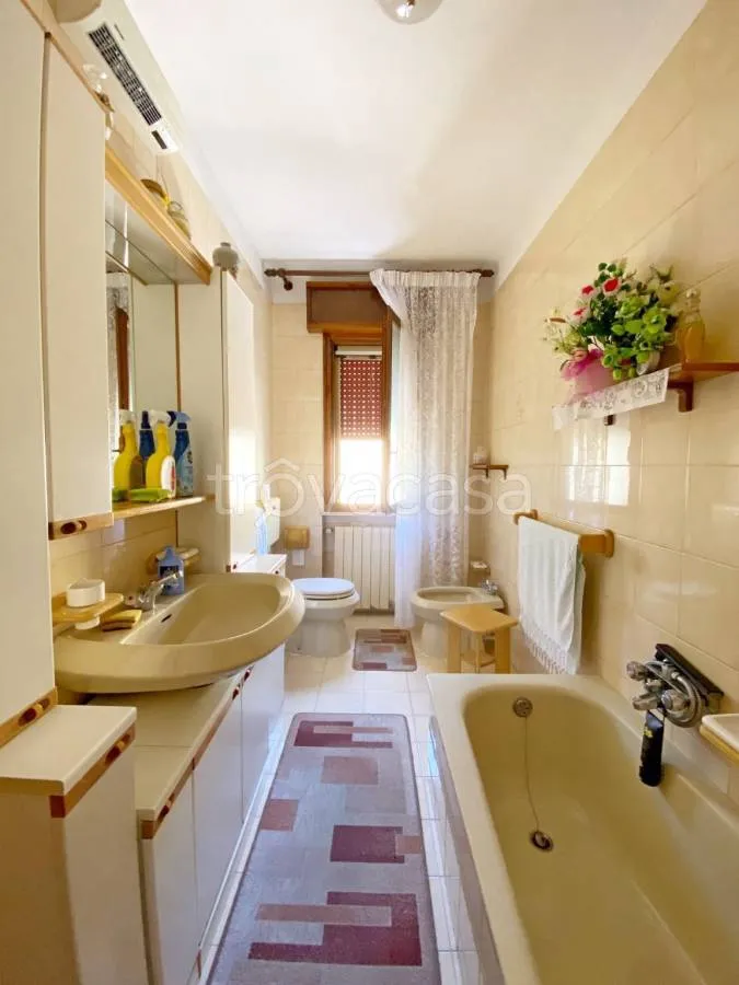 Salles de bain - Spacious Apartment with Balcony in Copparo