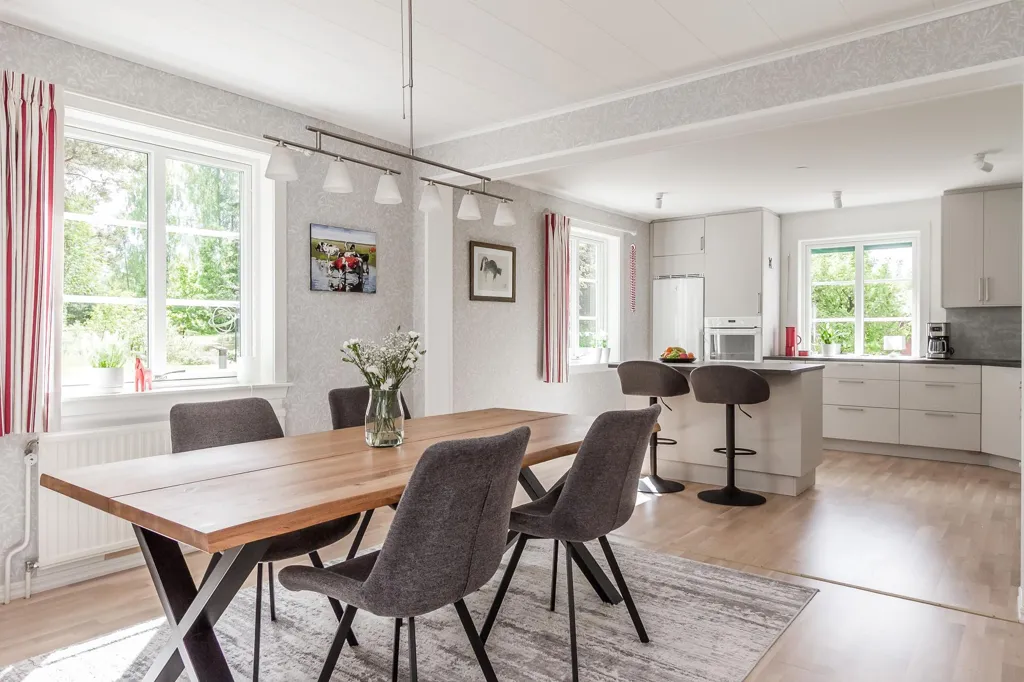 Salle à manger - Charming House with Lake View in Röbjörkeby