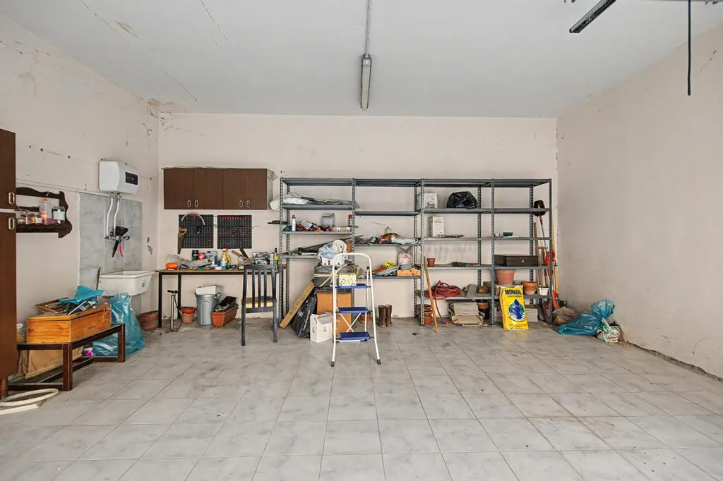 Garage - Terraced House with Private Garden in Ferrara