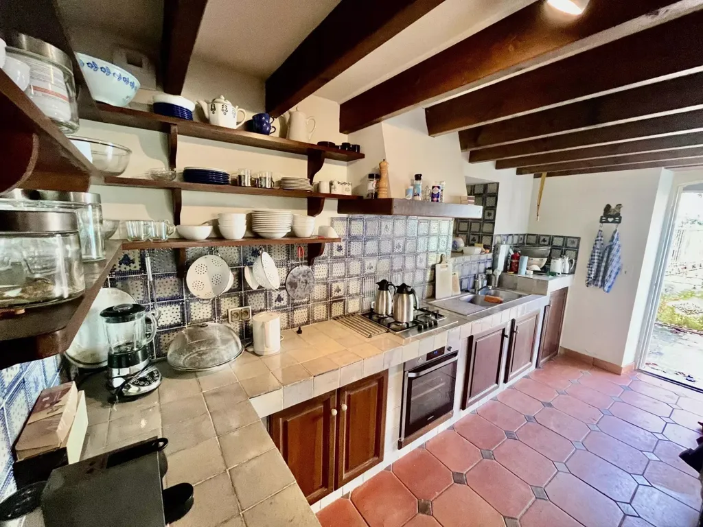 Cuisine - Propriété avec Piscine et Vue sur les Pyrénées à Laàs