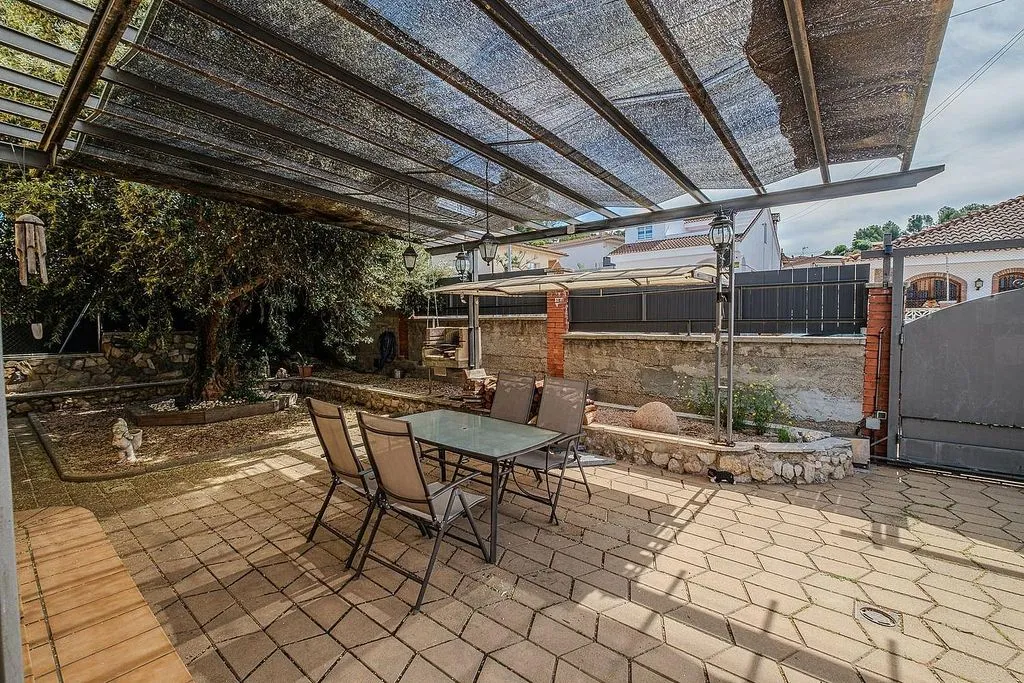 Terrass - Chalet with Pool and Terrace in Abrera
