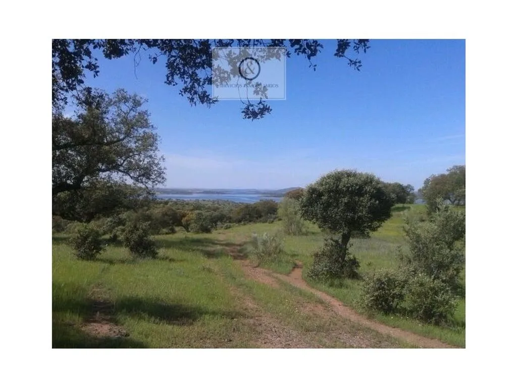 Aed - Villa with Coastal Access in Cheles, Extremadura